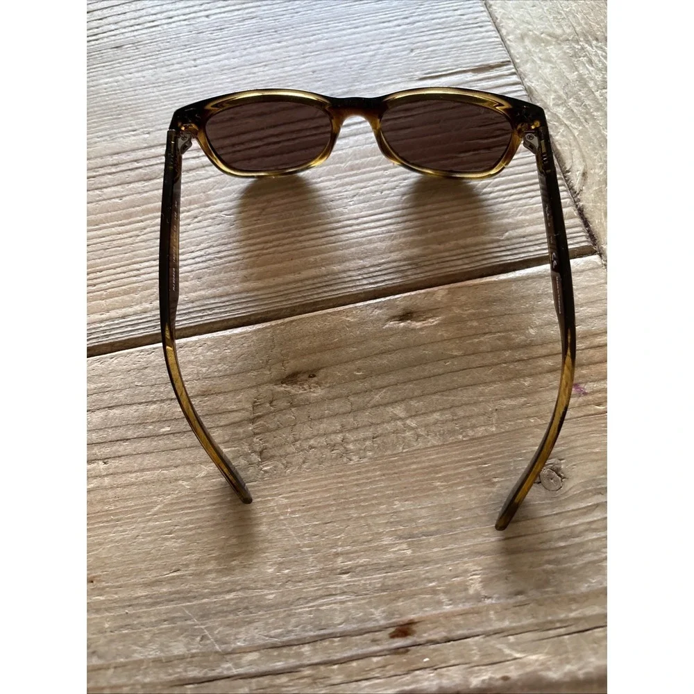 Pre-owned Ray-Ban Junior sunglasses. Scratched lenses; good frame. See photos.